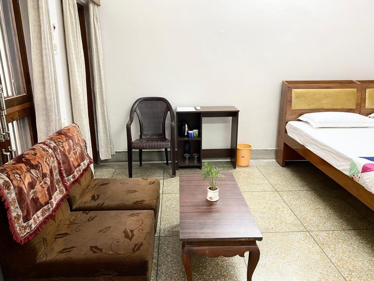 Garden View Residency Bed & Breakfast Лакнау Екстериор снимка