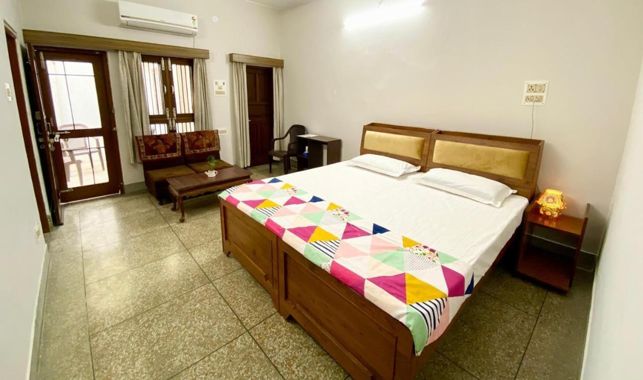 Garden View Residency Bed & Breakfast Лакнау Екстериор снимка