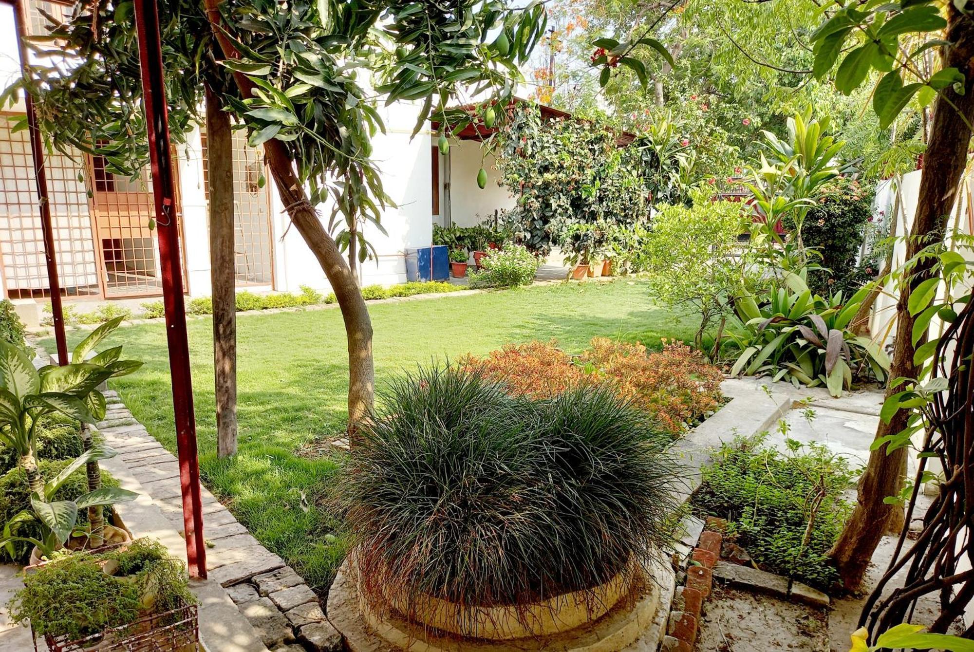 Garden View Residency Bed & Breakfast Лакнау Екстериор снимка